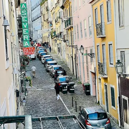 Appartamento Modern Comfort Within Ancient Streets Lisbona