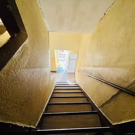 Appartamento Modern Comfort Within Ancient Streets Lisbona