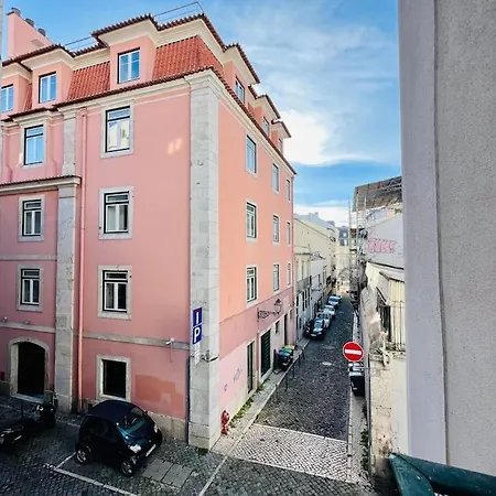 Modern Comfort Within Ancient Streets Apartmán