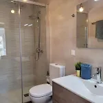 Modern Comfort Within Ancient Streets Appartement