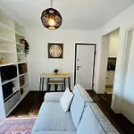 Modern Comfort Within Ancient Streets Appartement *